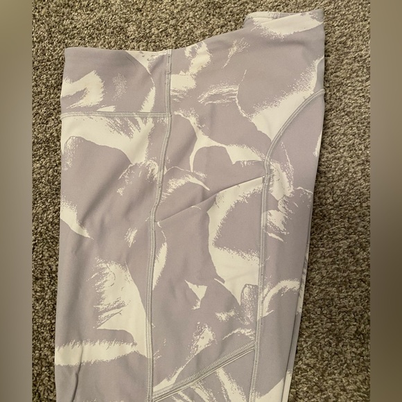 Lululemon Speed Up Tight 28" sz 10 white+grey - Picture 4 of 4